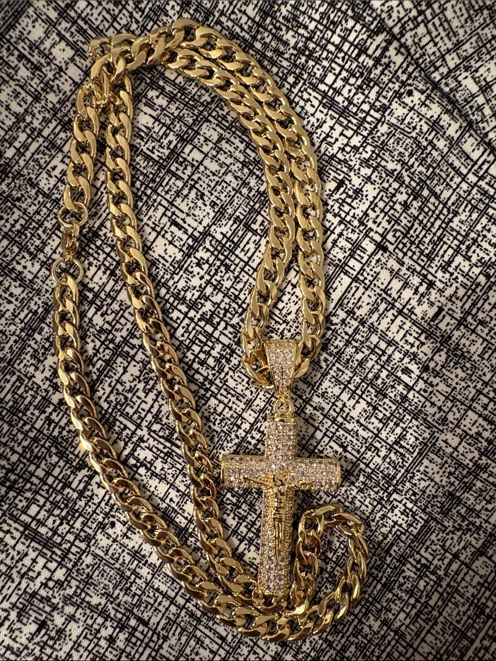 Gold plated Cross Pendant Necklace with rhinestones
